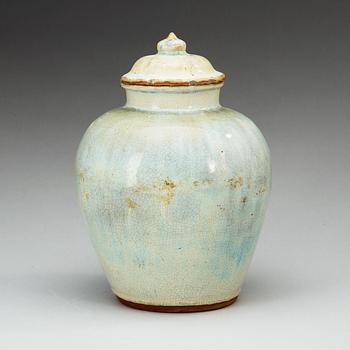 A ge glazed jar with cover, Ming dynasty.