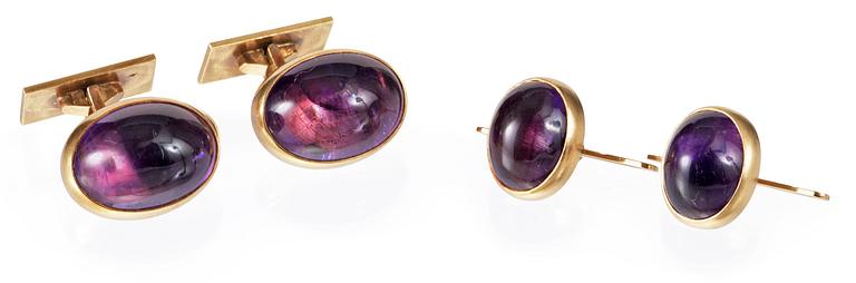Wiwen Nilsson, A pair of Wiwen Nilsson 18 k gold cufflinks and shirt buttons with amethysts, Lund 1957.