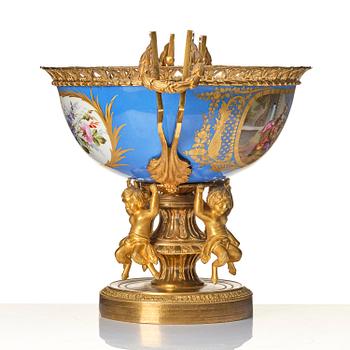 Uppsatsskål, förgylld och patinerad brons samt porslin. Frankrike, "Sevres", 1800-tal.