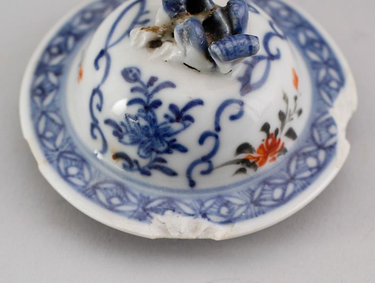 LOCKURNOR,  1 par samt VAS, porslin, Kina, 1700-tal.