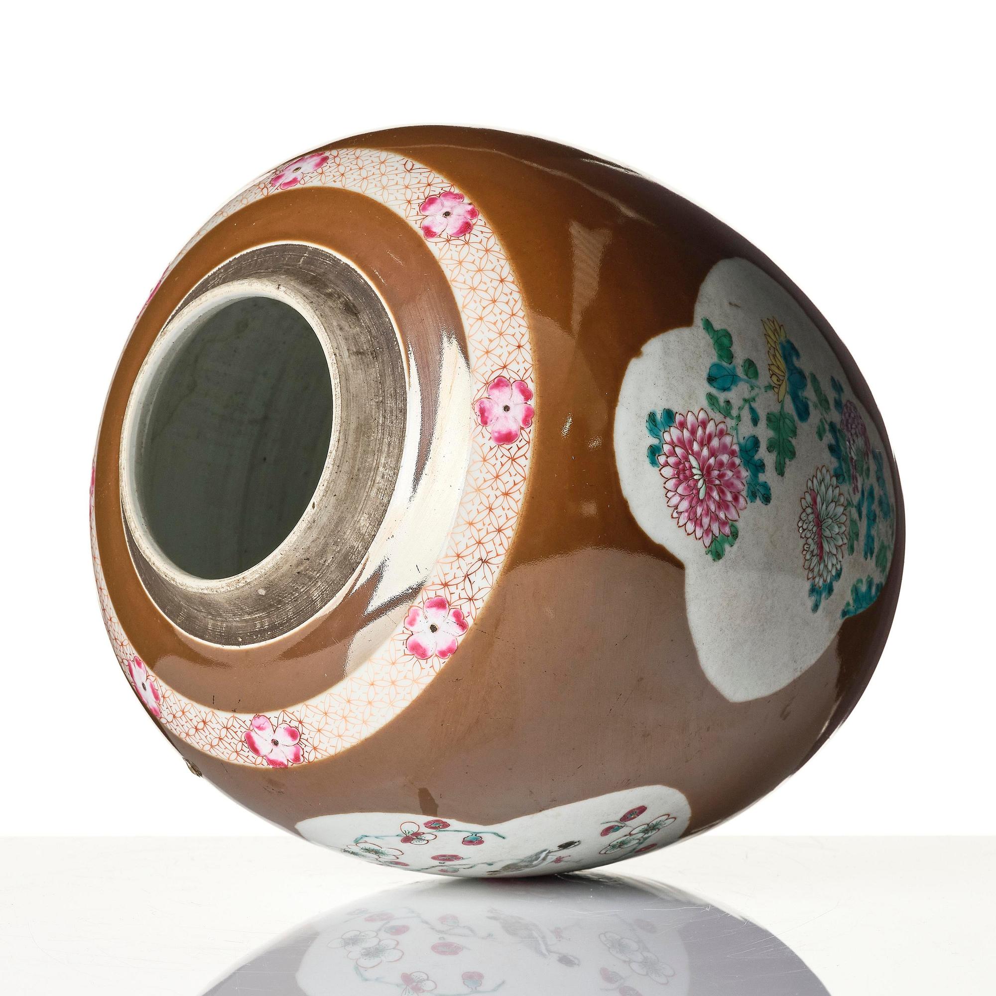 A famille rose jar, Qing dynasty, 18th century.