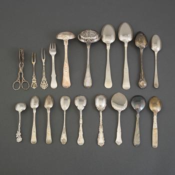 A mixed lot of nineteen pieces Danish and Swedish silver flatware, mostly spoons.