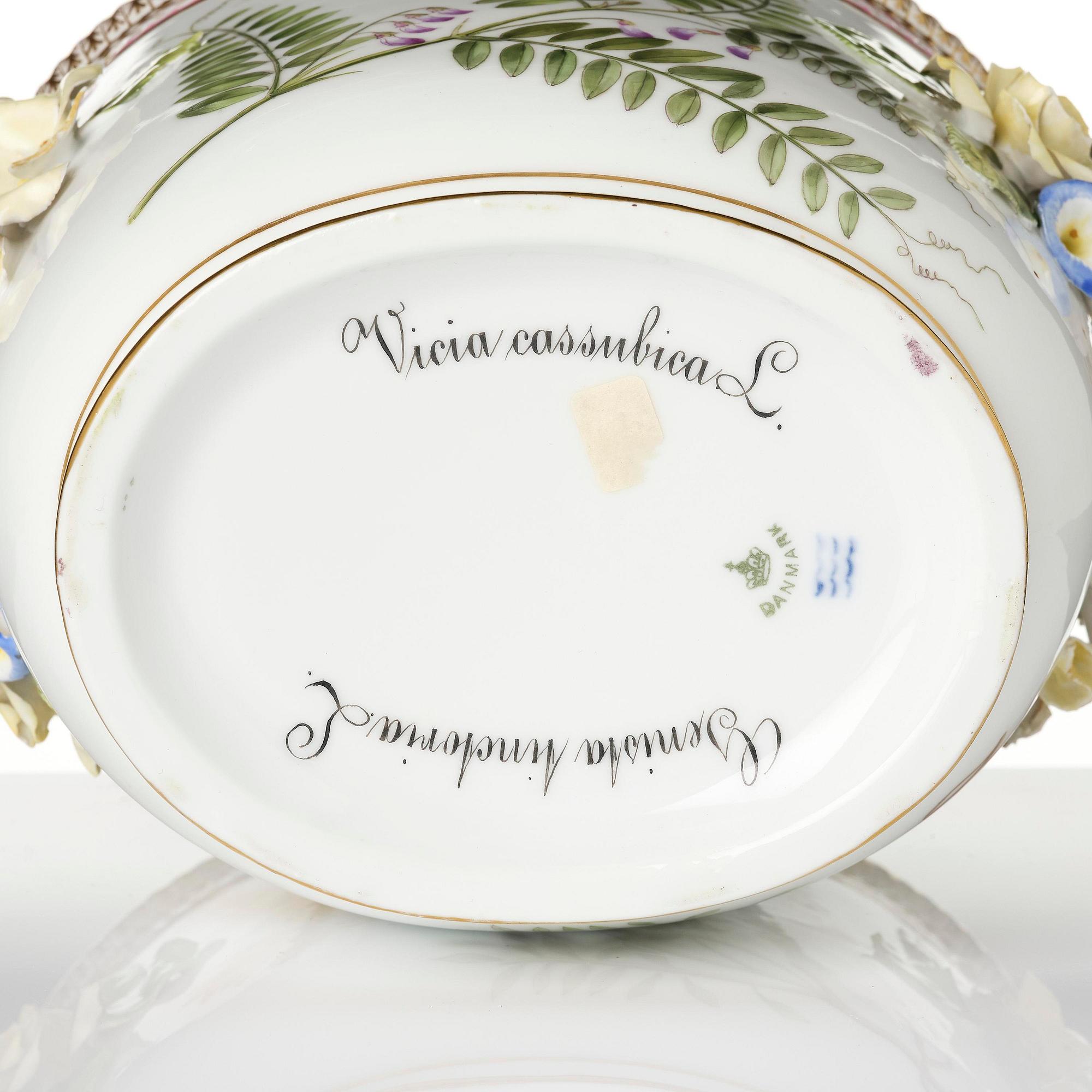Ytterfoder/Vinkylare, porslin. 'Flora Danica', Royal Copenhagen, Danmark, 1800-tal.