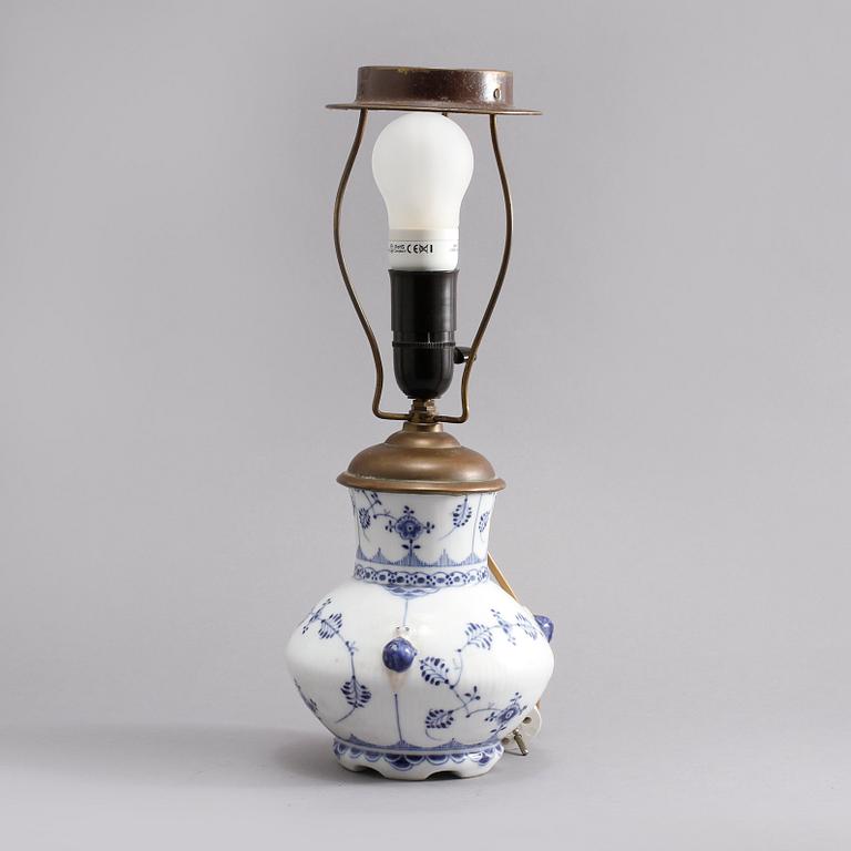 BORDSLAMPA, porslin, "Musselmalet", Royal Copenhagen, Danmark, 1900-tal.