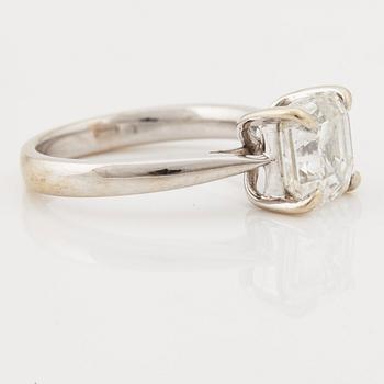 RING, med trappslipad (Assher-cut) diamant, 3.02 ct.