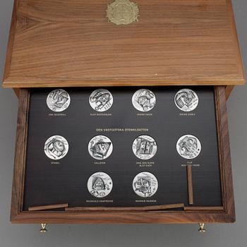 MEDALJONGSAMLING, sterling, 60 delar "Sverige och dess regenter under 1000 år", Sporrong, Vikt ca 2800 g.