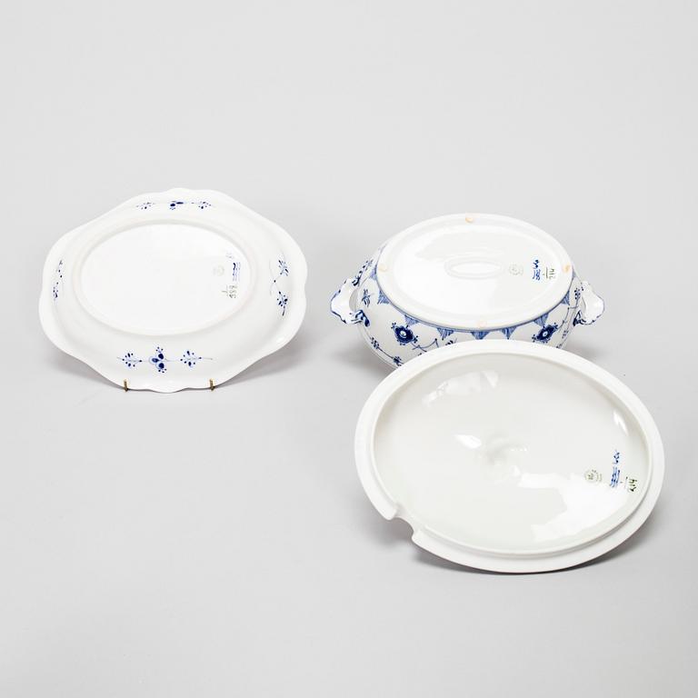 A 19-pc porcelain service, "Musselmalet", Royal Copenhagen, Denmark. Part 1889-1922, the rest 1967-84.