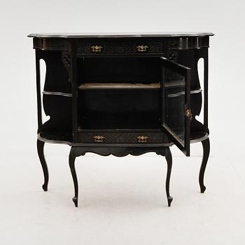 VITRINSKÅP, England, 1900-talets första hälft.