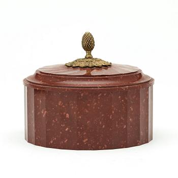 A SWEDISH EMPIRE 19TH CENTURY PORPHYRY BUTTER BOX.