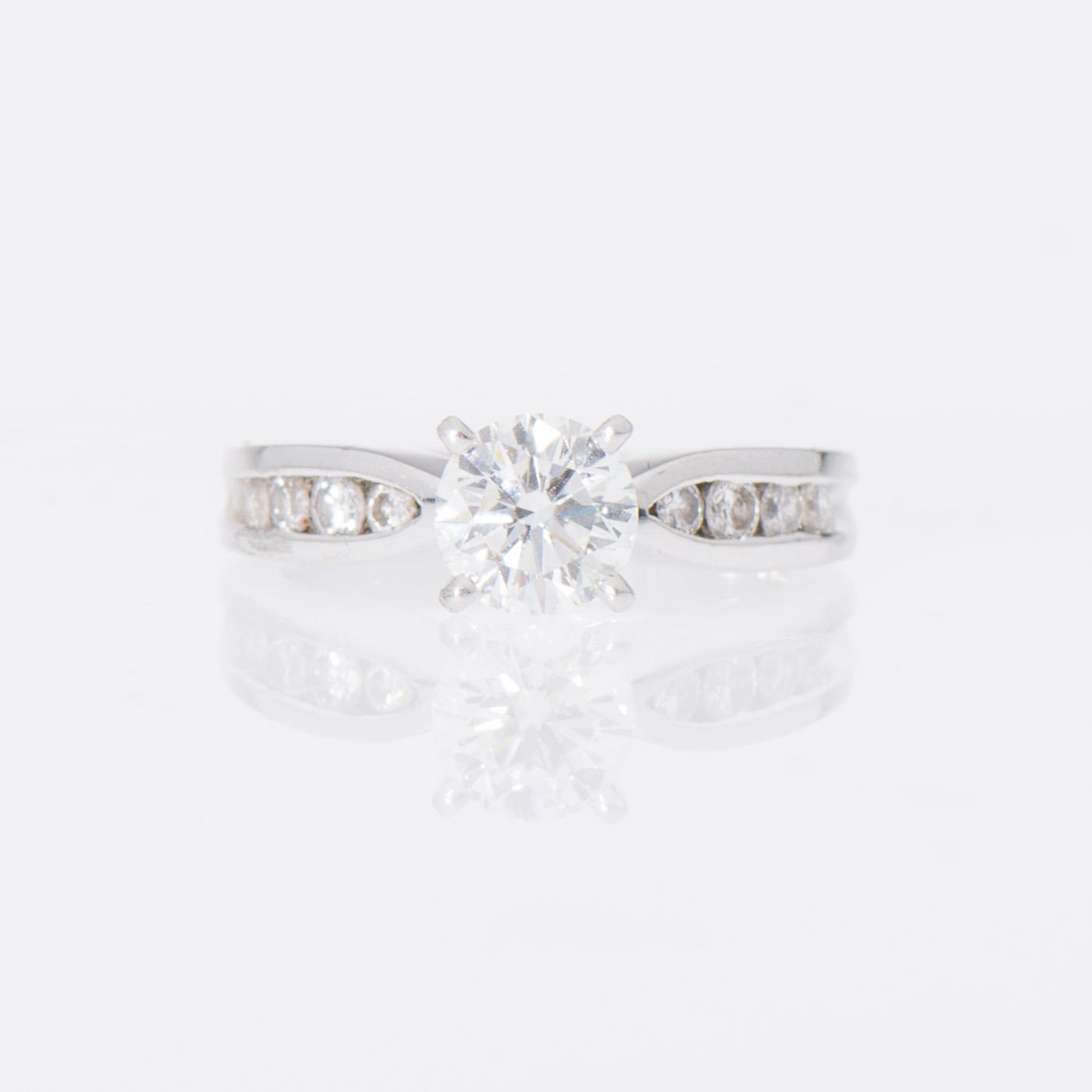 RING, briljantslipade diamanter, platina.