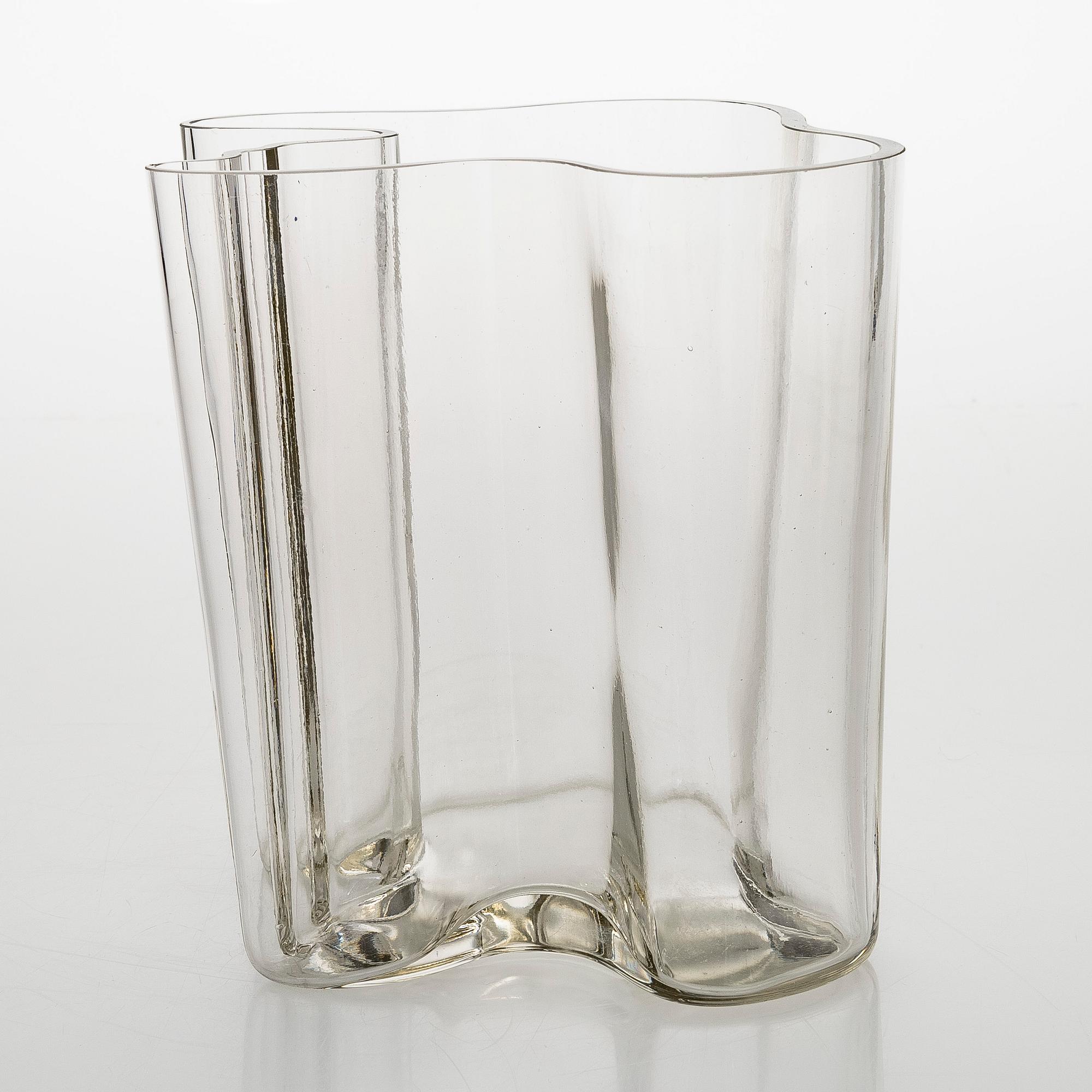 Alvar Aalto, maljakko, malli 3031, signeerattu Alvar Aalto - 3031 korkeus 20 cm.