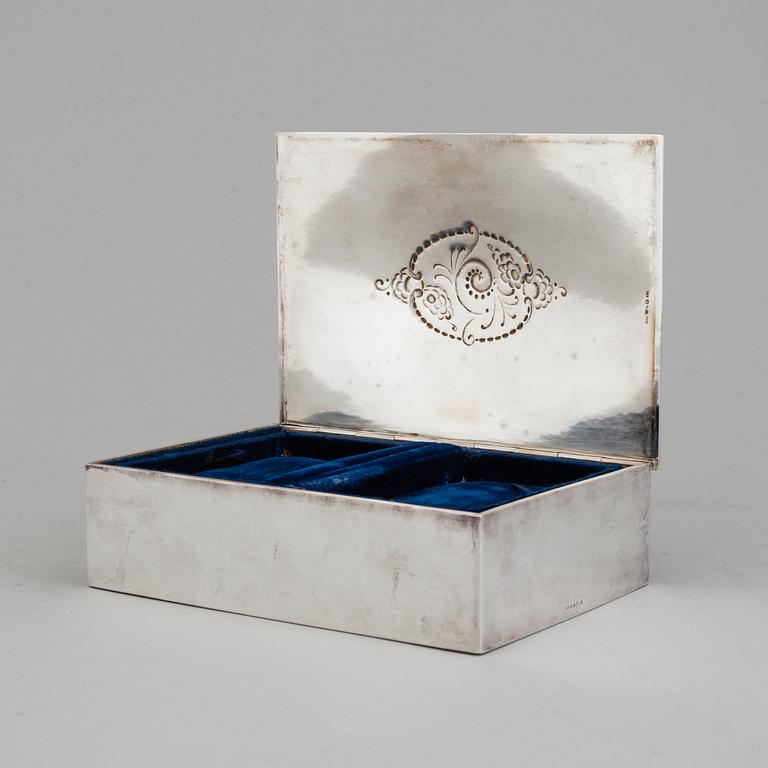 A Swedish Art Nouveau silver jewelry box, the lid with floral motif, maker's mark GAB, Stockholm 1925.