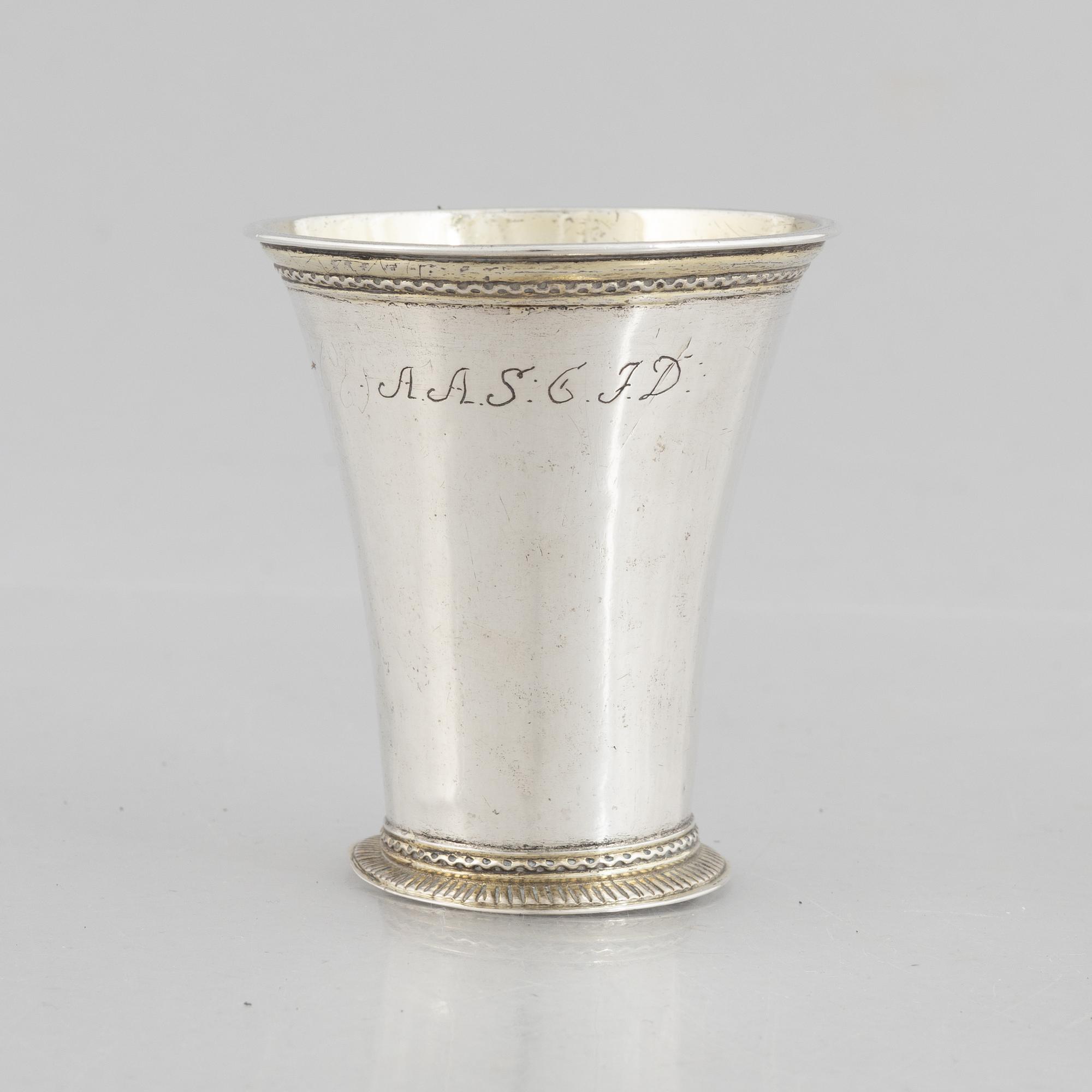Johan Ahlbom, bägare, delvis förgyllt silver, Västerås 1742. Rokoko.