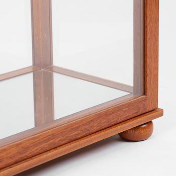 Josef Frank, a display cabinet model 649, Firma Svenskt Tenn, 2016.