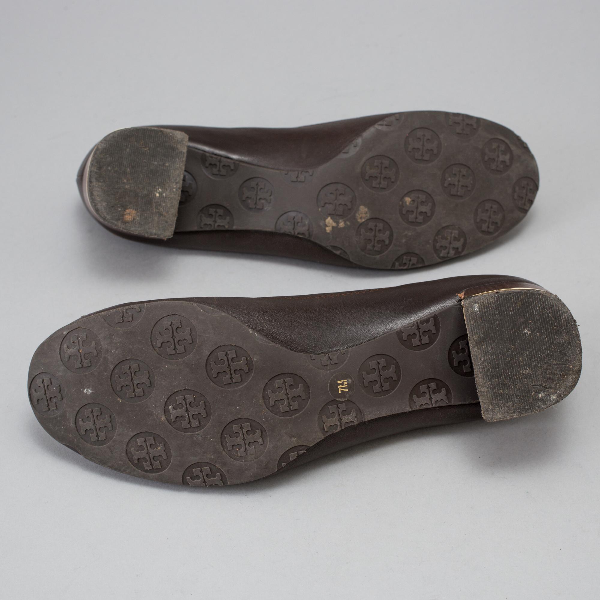 A pair of Tory Burch leather shoes, circa size 37.