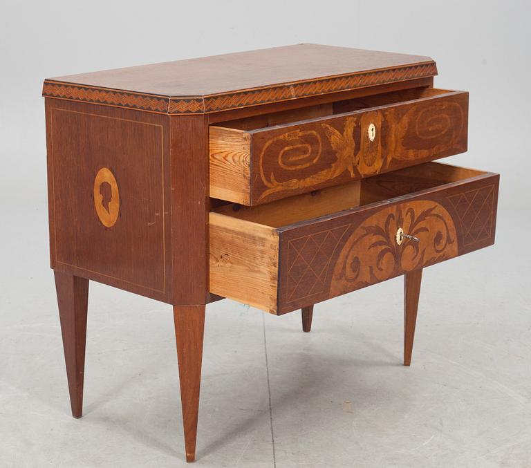 BYRÅ, empirestil, 1900-talets första hälft.