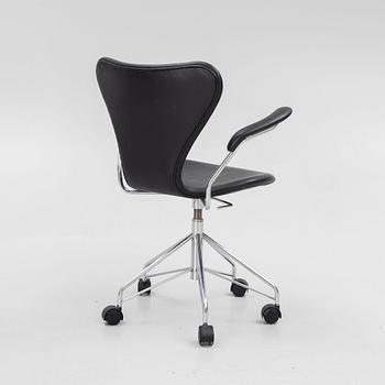 Arne Jacobsen, a 'Series 7' desk chair, Fritz Hansen, Denmark, 1999.