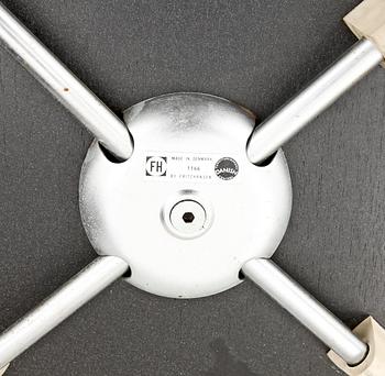 STOLAR samt PALLAR, 8 delar, bl a "Sjuan", Arne Jaconssen, Fritz Hansen, Danmark 1900-talets mitt.