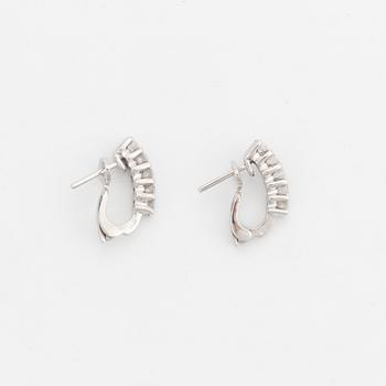 Brilliant-cut diamond earrings.