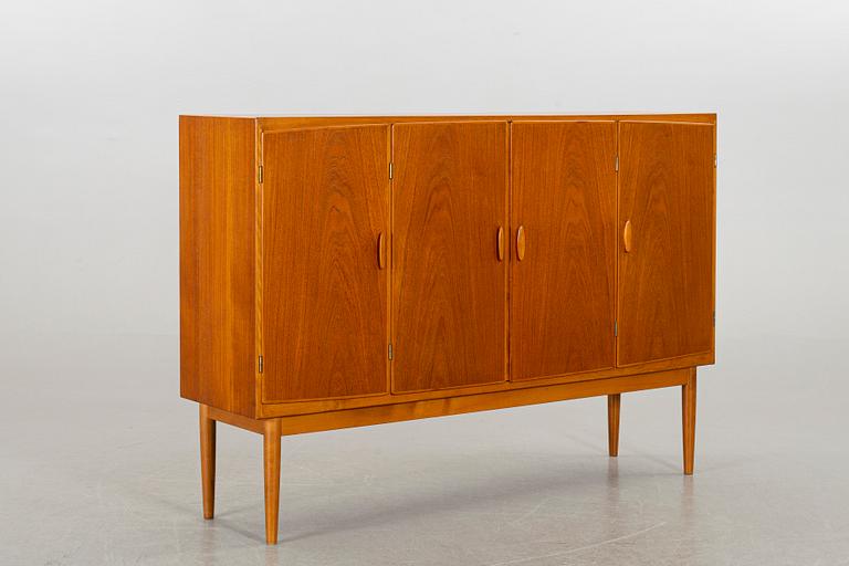 A SWEDISH MID 20TH CENTURY SIDEBOARD, H M Nordéns Möbelaffär.