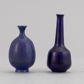 A set of 21 stoneware miniature vases and a bowl, including Höganäs.
