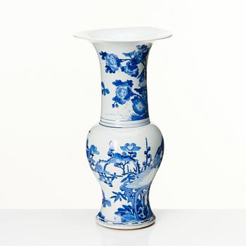 A Chinese blue and white 'Yen-Yen' Vase, Qing dynasty, Kangxi (1662-1722).