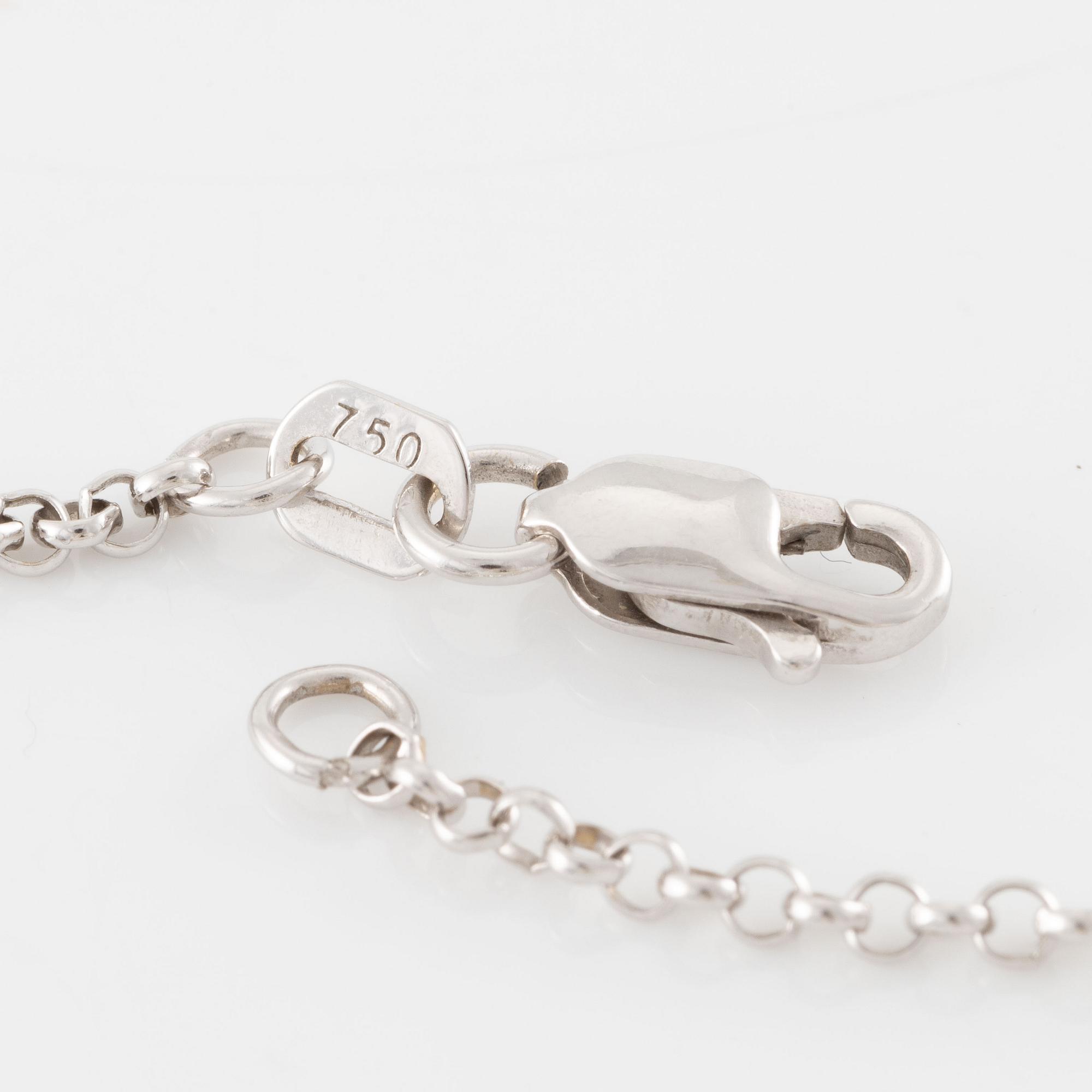 Necklace, 18K white gold in the form of a cross, set with baguette and brilliant-cut diamonds.
