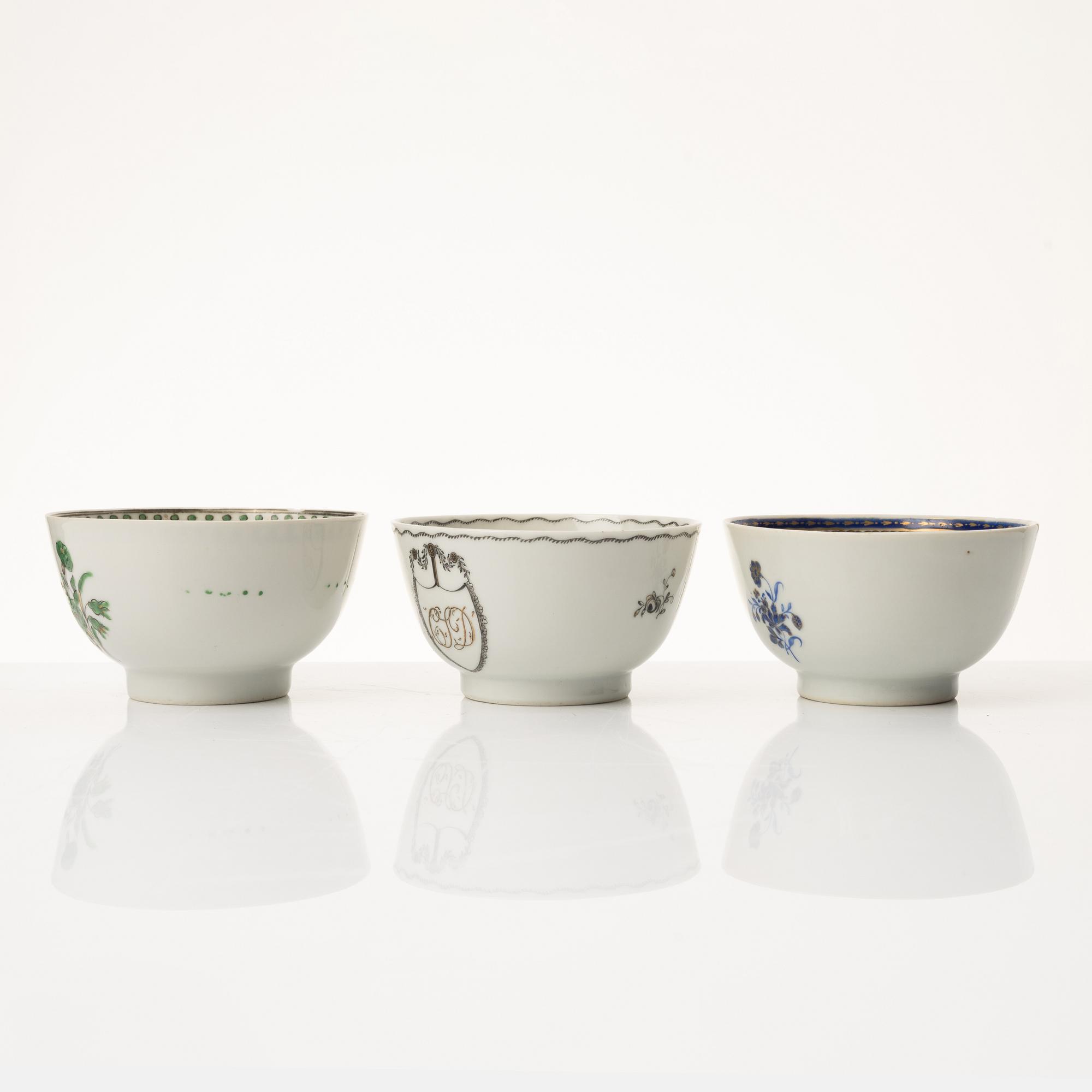 A group of nine Chinese export porcelain cups with stands, Qing dynasty, late 18th century.