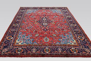 A carpet, Mahal, 328 x 222 cm.