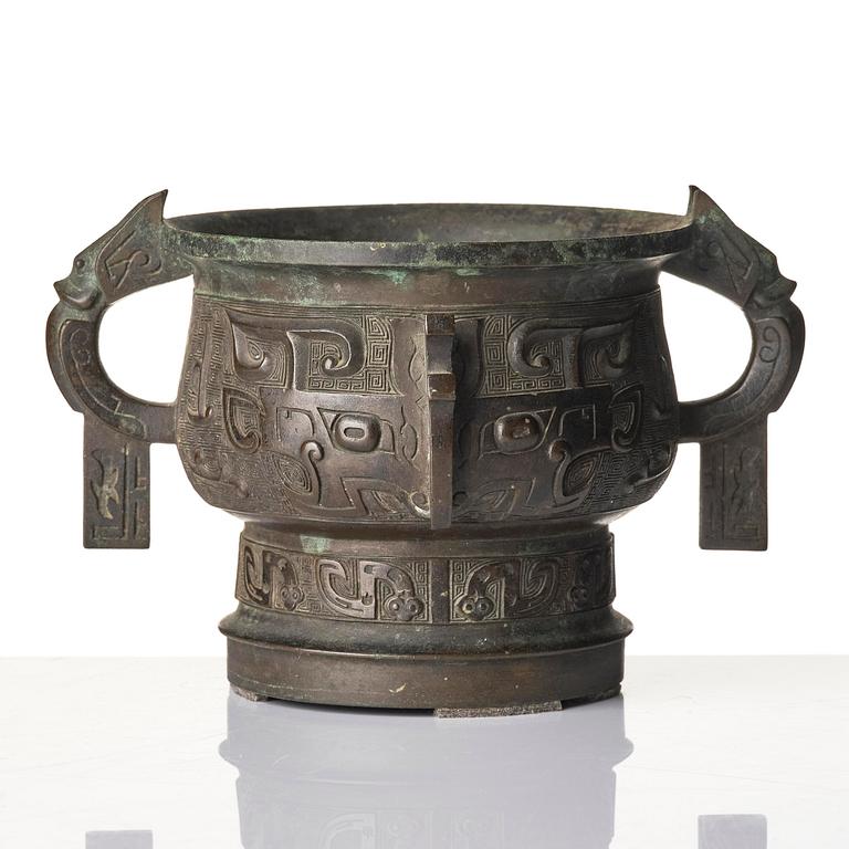 Rökelsekar, brons. Qingdynastin, 1700-/1800-tal.