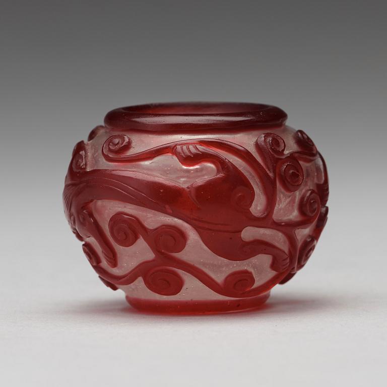 A peking glass brush-water pot, circa 1900.