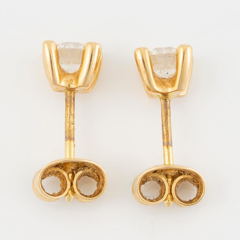 Earrings, a pair, 18K gold with brilliant-cut diamonds.