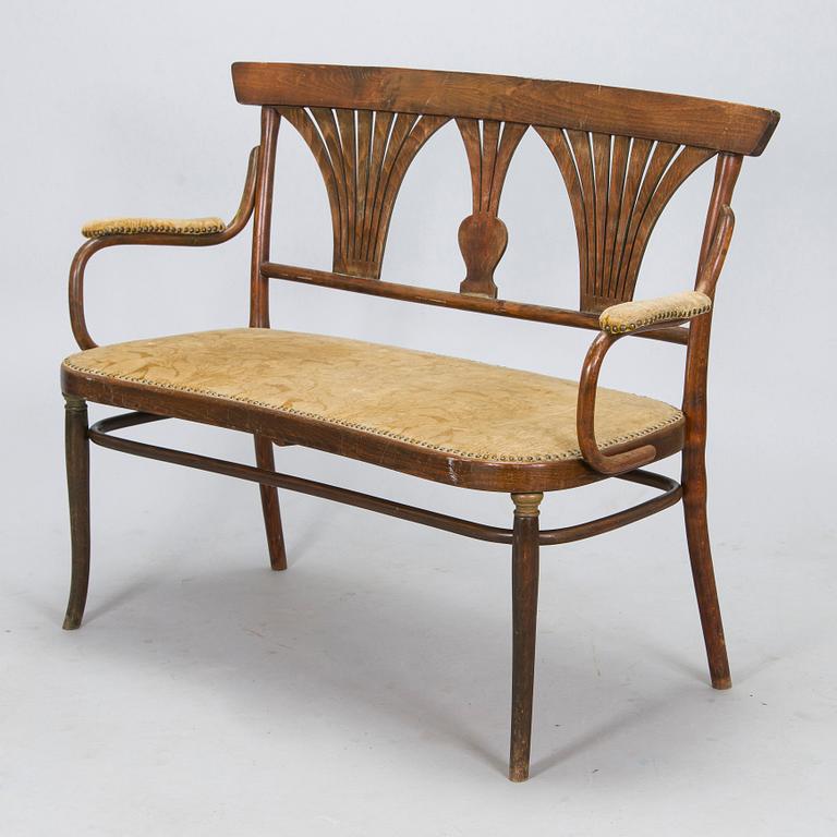 Thonet, 6 stolar, karmstol och soffa, Österrike, 1900-talets början.