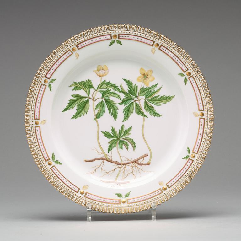 A set of eight large Royal Copenhagen 'Flora Danica' dishes, Denmark, 20th Century.