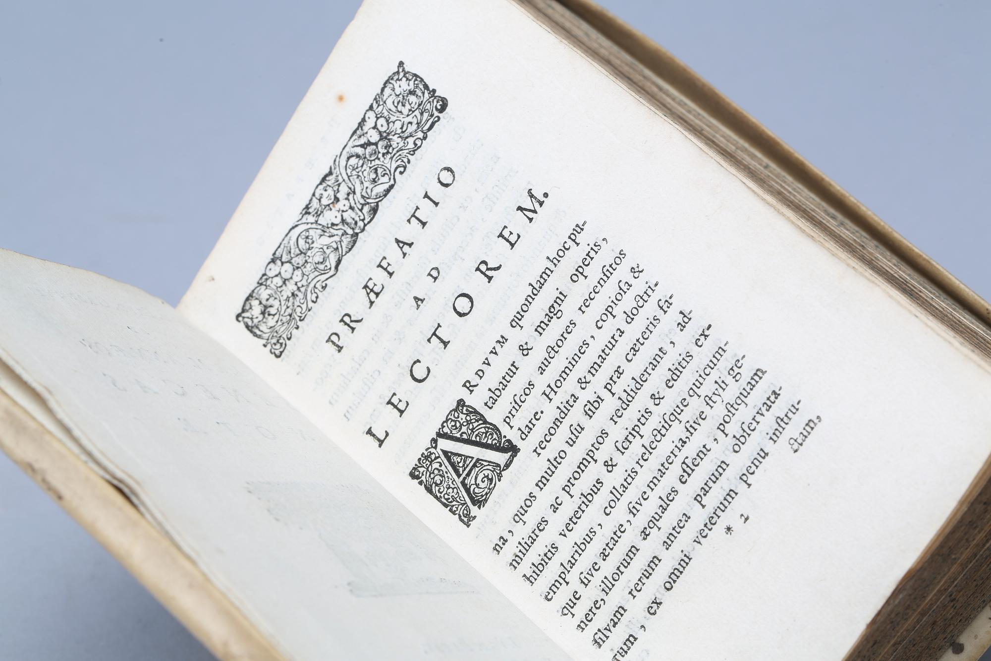 Johann Friedrich Gronovius. Ad L. & M. Annaeos Senecas Notae.Lvgd. Batav. : Ex Officina Elseviriana, 1649.