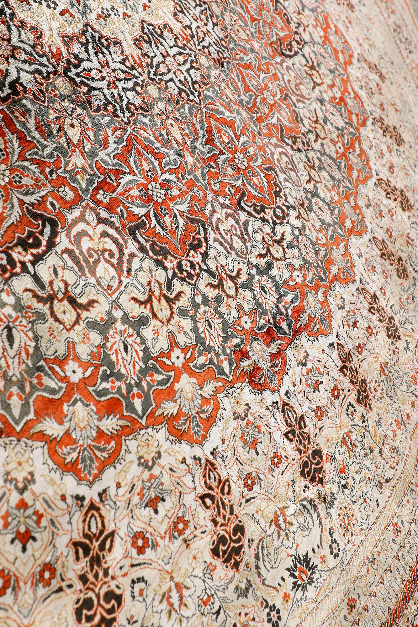 Carpet, Oriental, silk, diameter 256 cm.