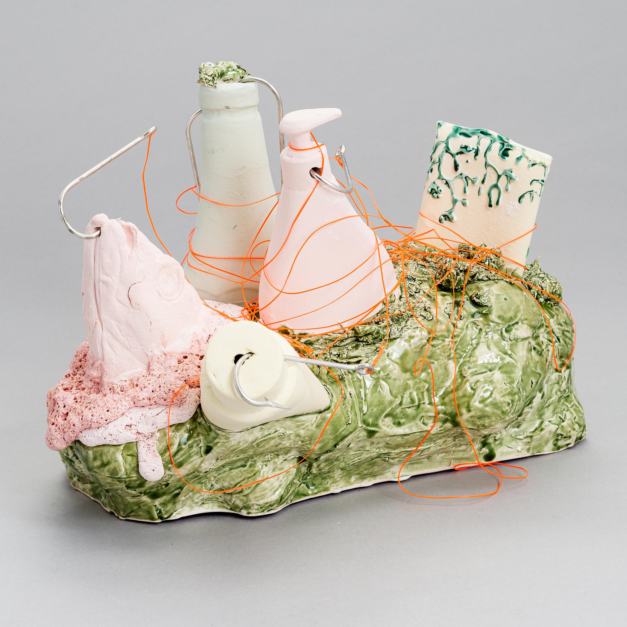 Anna Hackman, veistos, "Catch of the day", signeerattu AH 2020.