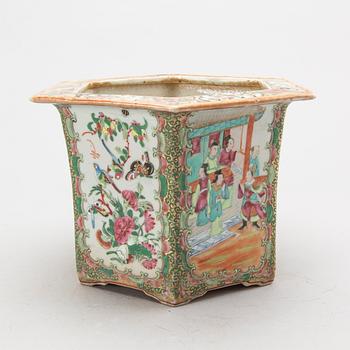 A Chinese 19th century Kanton porcelain urn.