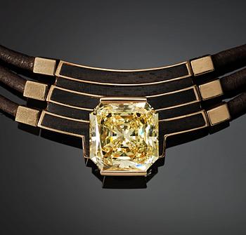 1037. A Paul Binder necklace with a modified radiant-cut diamond ca 16 cts quality ca Fancy Light Yellow vs/si.