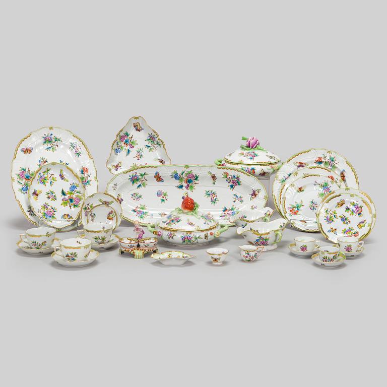 Herend, ruoka-astiasto, 91 osaa, posliinia, "Queen Victoria". Unkari.