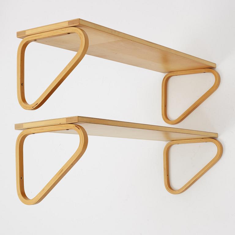Alvar Aalto, vägghyllor, 2 st, modell 112B, Artek, Finland.