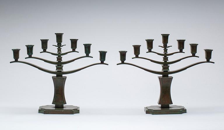 KANDELABRAR, ett par, art deco, grönpatinerad brons, Sune Bäckström, märkta.