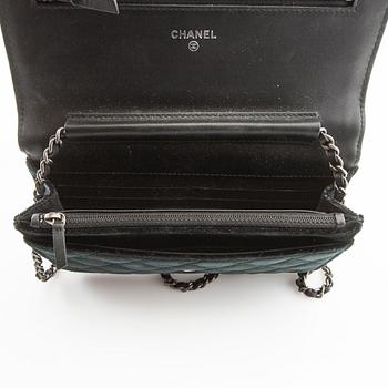 Chanel, väska "Boywallet on chain".