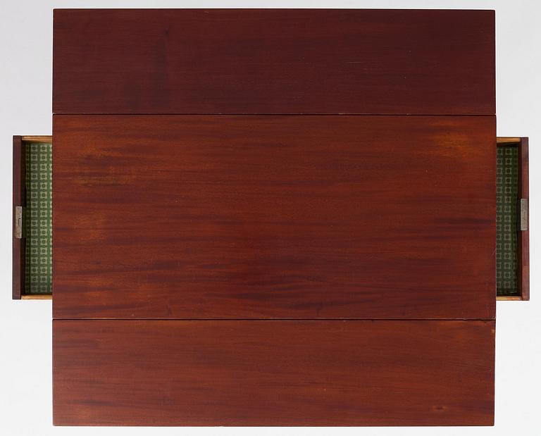 A late gustavian mahogny table.