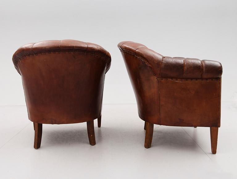 FÅTÖLJER, 1 par, Chesterfieldmodell, 1900-talets första hälft.