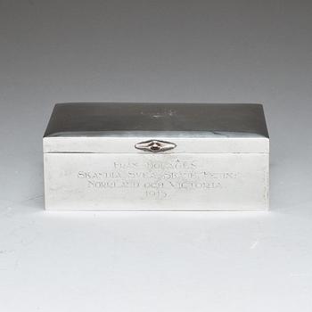 CIGARRSKRIN, silver, K Andersson, Stockholm, 1913. Vikt 1650 g.