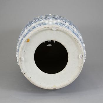 TRÄDGÅRDSPALL, porslin, Kina, 1900-tal.