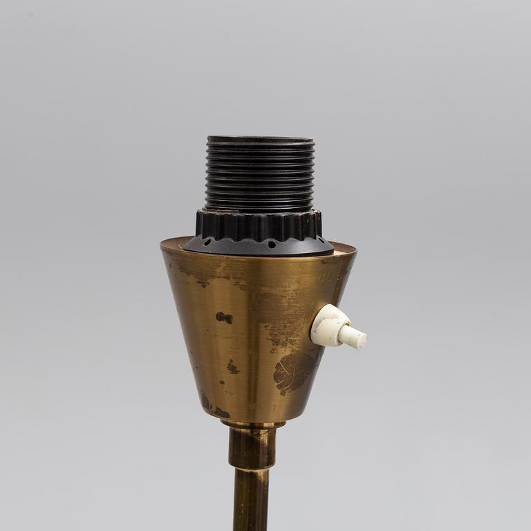 A second part of the 20th century brass floorlamp.