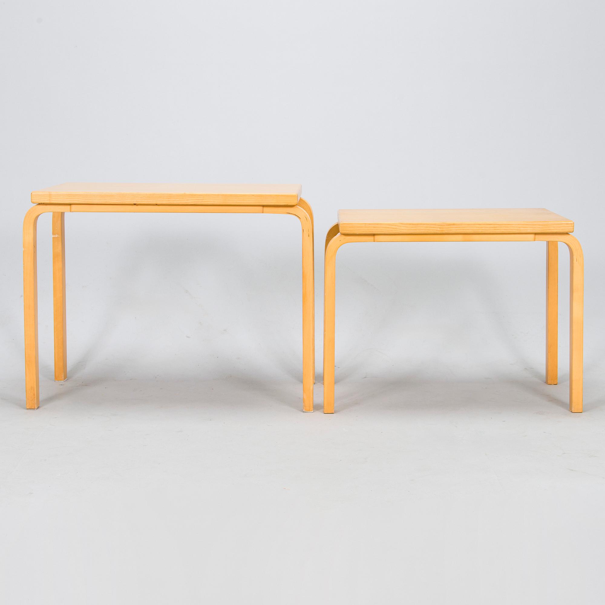Alvar Aalto, sarjapöytä, 2 osaa, malli 88A ja 88B, Artek,1980-luku.