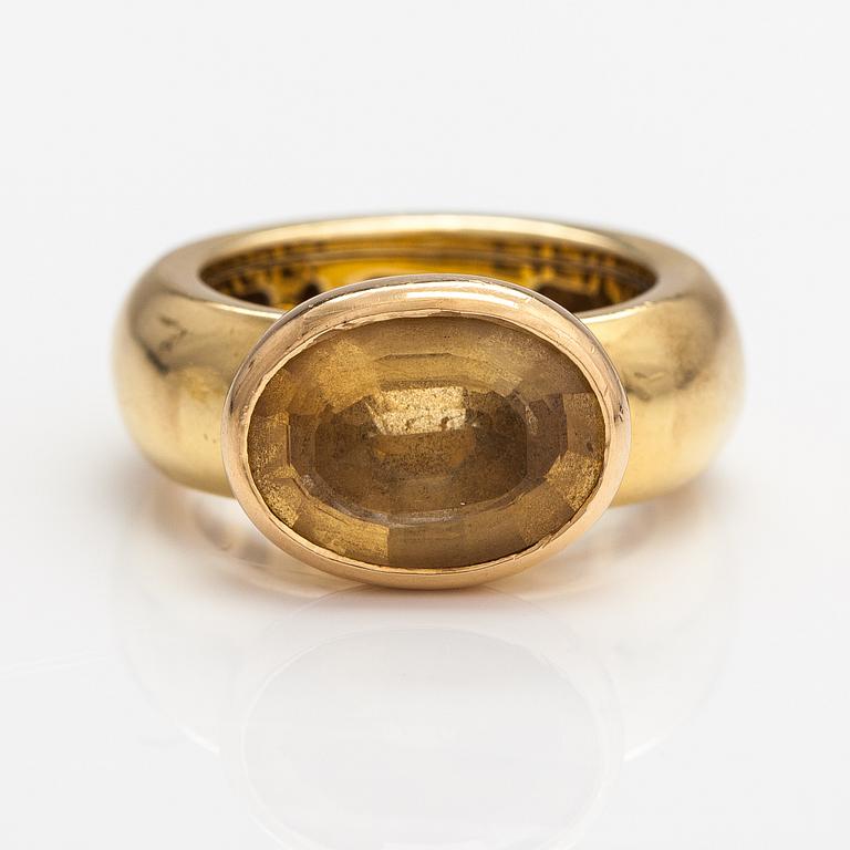 An 18K gold ring wtih a citrine. Italy.
